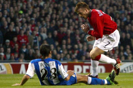 La entrada de Duscher que lesionó a Beckham en 2002 durante un partido de Champions inició una campaña en la prensa inglesa contra el argentino.